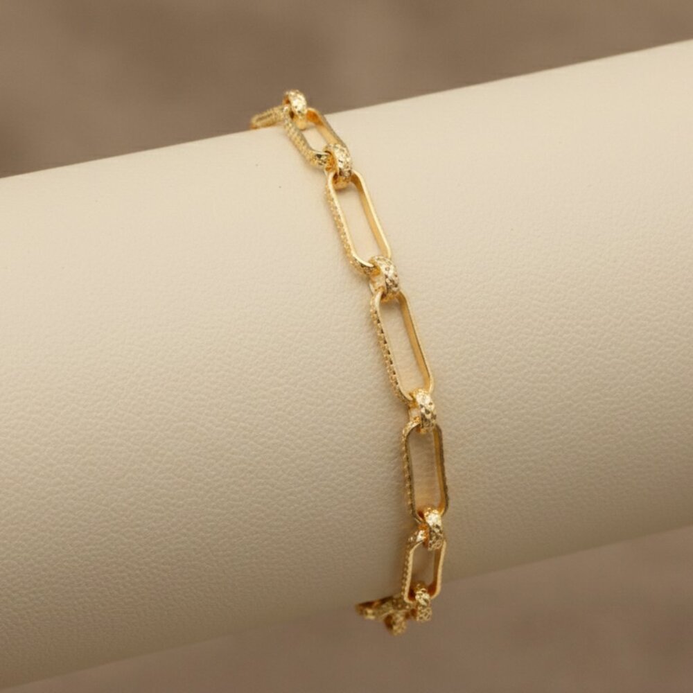 "Trendy Handmade Bracelet – A Thoughtful Gift for Girls & Women | UNVRC1521 - Picture 2 of 3